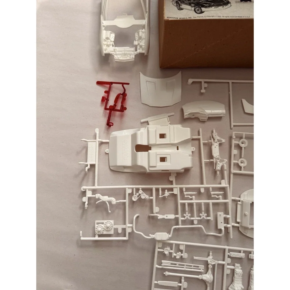 Monogram 1:25 93 Camaro Z28 Indianapolis 500 Pace Car Model Kit 2964 Open Box